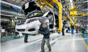 pedidos Trabajadores en la planta de Mercedes-Benz en Vitoria-Gasteiz