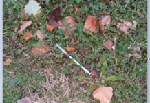 También aparecen jeringuillas en los parques
