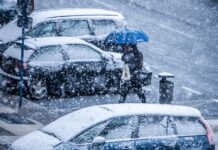 Tiempo invernal durante la jornada electoral temporal de nieve en vitoria-gasteiz
