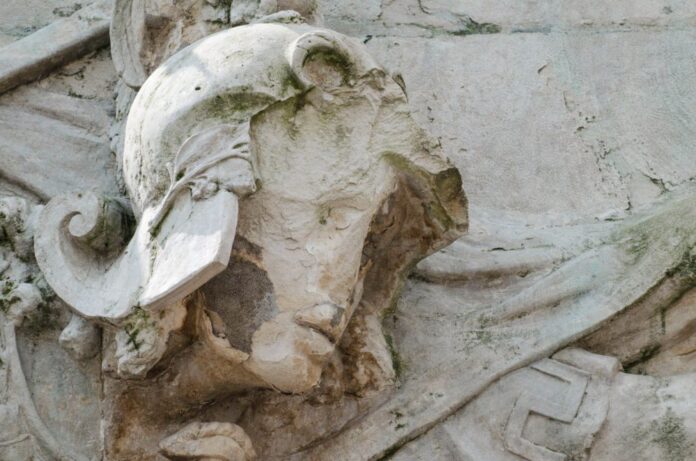 lamentable estado del monumento a la batalla de vitoria
