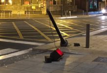 Vitoria encadena colisiones contra farolas, semáforos… ¡Y un jabalí! Vitoria encadena colisiones contra farolas, semáforos... ¡Y un jabalí!