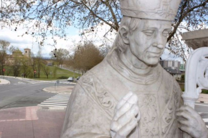 ¿Sabes cuánto mide la escultura de San Prudencio? ¡Historia!