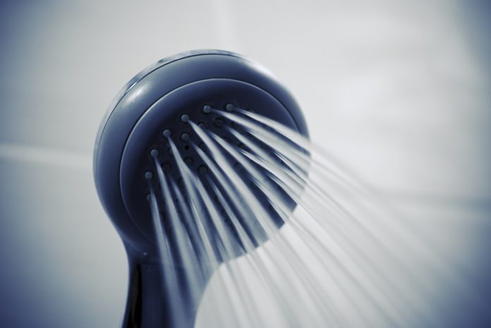 ducha-vitoria Vitoria: Cae en la ducha y provoca filtraciones de agua ¿Rescate lento?