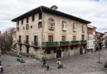 Podemos Vitoria se preocupa por arreglar un Palacio en Vitoria Maturana Verástegui palacio