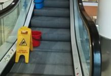 ¡Vaya desaguisado! Obstáculos por el centro comercial en Vitoria (FOTOS)