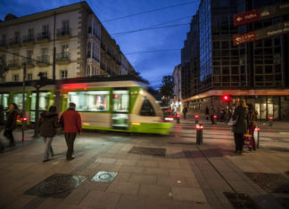 Denuncian «grietas» en edificios por obras del tranvía en Vitoria Denuncian "grietas" en edificios por obras del tranvía en Vitoria