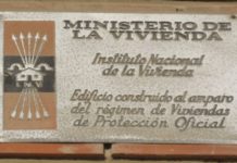 Vitoria quitará solo 62 placas franquistas, mientras permanecen otras 87 placas franquistas