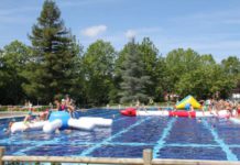 8 atendidos por inhalar cloro en la piscina de Amurrio (desalojada)