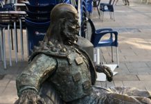 ¿Y si arreglan el banco del «torero» en Vitoria? (FOTOS)