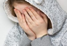 Acosa a dos mujeres en Vitoria Los monitores del campamento alavés de desnudos se sienten acosados