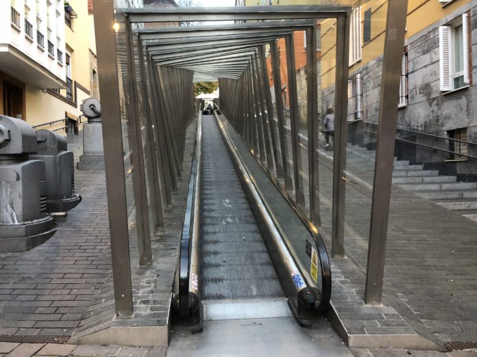 Se desarman escaleras mecánicas en Vitoria (fotos)