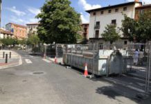 Eliminan redes eléctricas grapadas a fachadas en Vitoria