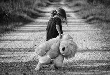 Vitoria: La tozudez del Ayuntamiento perjudica a padres separados 1 año después de cerrar colegios en Vitoria ¡El recuerdo de 2 niñas!