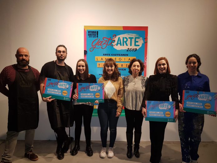Adriana Fariñas, Alba Tojo, Ibai Cobo, June Almarza y Aroa Arrizubieta son los jóvenes artistas premiados