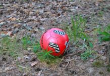 Golpea al anciano en Vitoria con un balón y huye ¡Detenido! Muere un niño tras recibir un balonazo