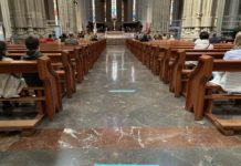 Tras dos meses, vuelven las misas a Vitoria (7 FOTOS)