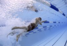 Piscina de Mendi: Camisetas protectoras no, calzoncillos sí bañador piscina socorrista DISPORT EKI