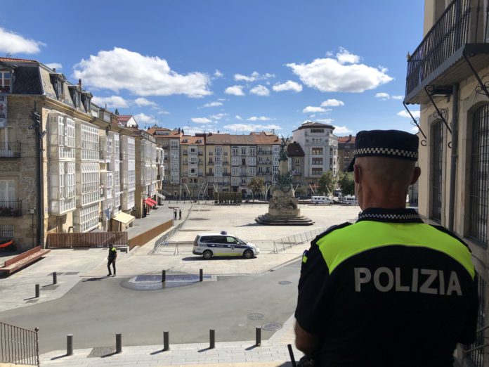 ¿Concentrar policías en la plaza y el resto de Vitoria a su aire?