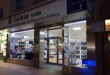 Un escaparate renuncia a sus productos para dar las gracias ¡Carteles! escaparate gainza vitoria