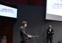Varios jóvenes boicotean el discurso de Urtaran en Vitoria boicot discurso urtaran vitoria