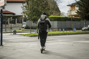 Vitoria endurece esta semana controles a bicis y patinetes