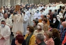 Buscan curas en Vitoria ¡Regalan bocata, bebida y obsequios!