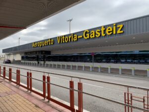 Bajas del avión en Vitoria y... ¡Multas a tutiplén!