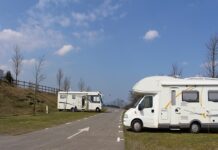 El parking de autocaravanas de Kobetamendi, camino del lleno El parking de autocaravanas de Kobetamendi, camino del lleno