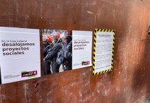 Carteles contra Laboral Kutxa en Vitoria