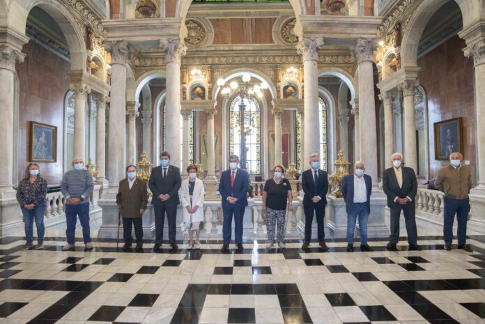 ¡Cómo molan! 8 mayores de Bilbao se merecen una ola