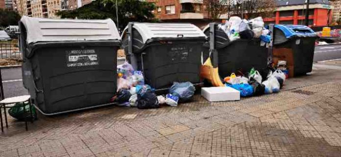 basuras puente vitoria Nos come la basura en Vitoria durante el puente