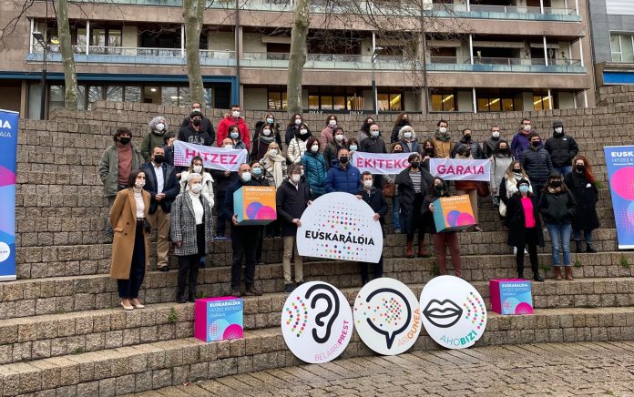 "Foto multitudinaria", según el Ayuntamiento de Vitoria