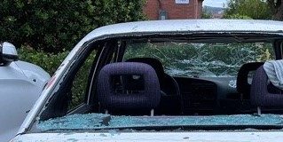 Pedradas contra cristales para robar en coches de Vitoria