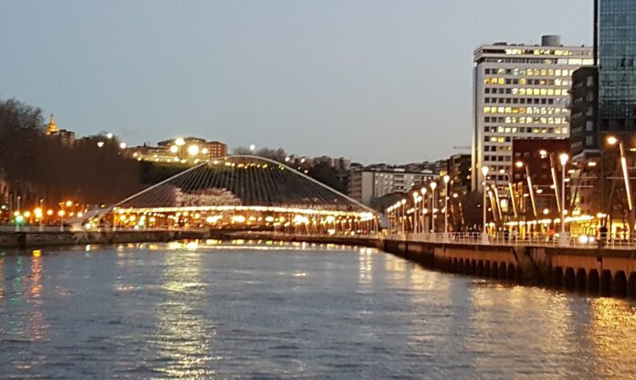 zubizuri bilbao puente Nuevas luces para el puente de Bilbao