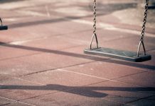 Exhibe genitales a menores en una zona infantil de Vitoria