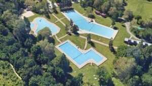 Las piscinas de Gamarra en Vitoria abren más tarde