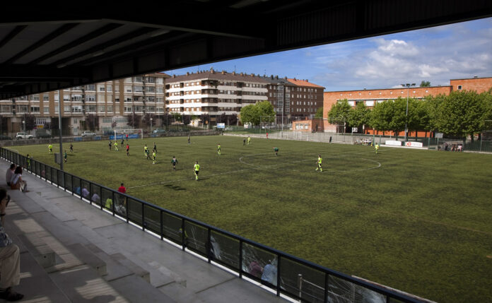 Siguen riesgos de lesiones en campos de Vitoria