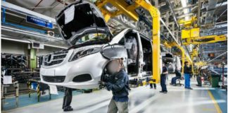 Mercedes Vitoria deja de fabricar 32 furgonetas al día