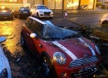 Tormenta: 30 actuaciones y árboles sobre coches en Vitoria