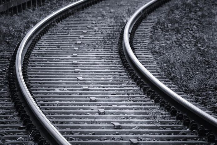 railway-tracks-3703349_960_720