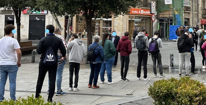 Los grandes partidos políticos vascos no quieren hacer cola
