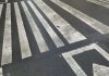 Vitoria repintará pasos de peatones durante cuatro meses La Policía de Vitoria señala a un niño en su propio atropello