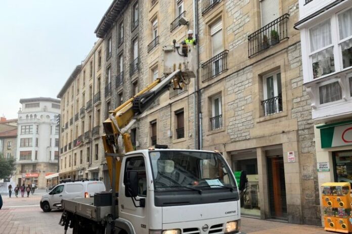 Menos horas de luces de Navidad en Vitoria
