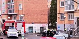 Vitoria: Despliegue de bomberos para sacar un niño del coche