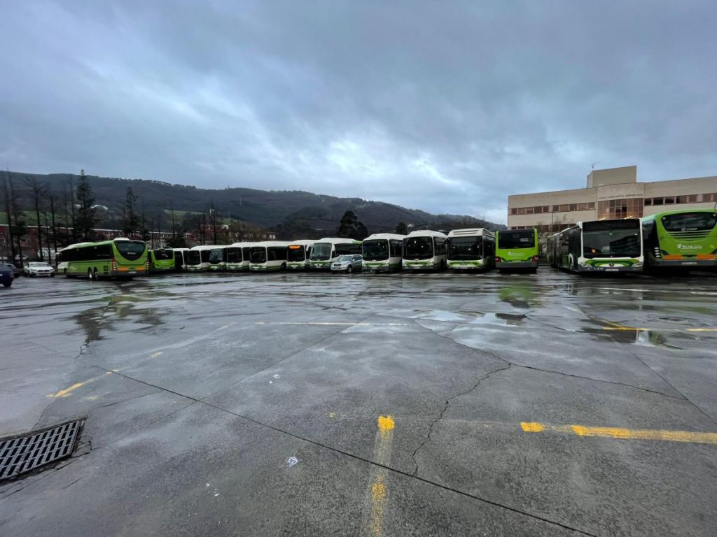 Retrasos por el sabotaje de autobuses de Bizkaia