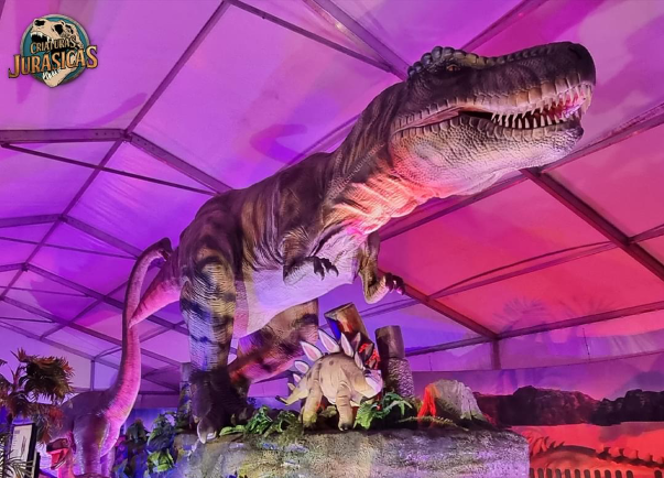 Dinosaurios gigantes en Vitoria (ya hubo tortas)