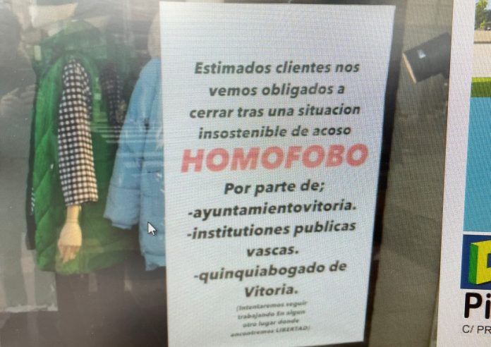 El cartel que tiene en vilo a Vitoria ¡Homofobia!