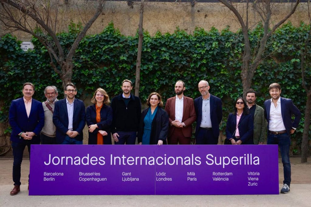 Vitoria, en Barcelona: El BEI tiene "compromiso" ciudadano