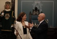 Vitoria, con distinción europea en Gobernanza Etxebarría habla 4 idiomas ¡Trabajó en Mercedes y el Zaldiaran!