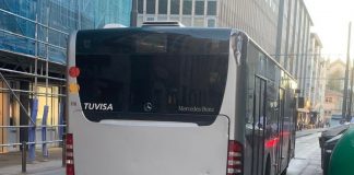 Ciclistas intimidados por autobuses en Vitoria